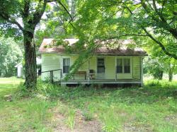 2625 Old Blacktop Rd Mc Ewen, TN 37101