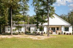 8129 Hollow Springs Rd Bradyville, TN 37026