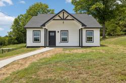 150 Alice Preston Loop Gordonsville, TN 38563