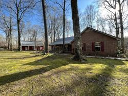 413 Lakeview Rd Normandy, TN 37360