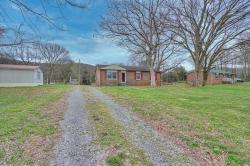 775 Dickens Hill Rd Bradyville, TN 37026
