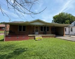 1013 College St W Fayetteville, TN 37334