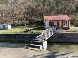 862 Pleasant Shade Hwy Pleasant Shade, TN 37145