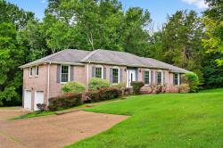 121 Caldwell Drive Hendersonville, TN 37075