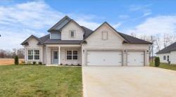 1601 Peacock Dr Clarksville, TN 37043