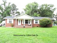 1304 Oak Dr Manchester, TN 37355