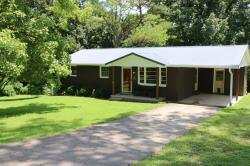 724 Thomas Ave Cumberland City, TN 37050