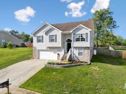 1633 Broad Cir Clarksville, TN 37042