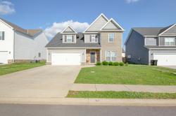 1523 Kingbird Dr Clarksville, TN 37040