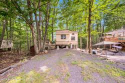 88 Camporee Ct Court Covington Twp, PA 18424