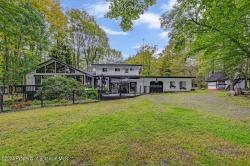 1194 Pocono Drive Gouldsboro, PA 18424