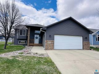 MLS #22409087 - 305 St Andrew St Rapid City, SD 57701 MLS #22409087 - 305 St Andrew St Rapid City, SD 57701