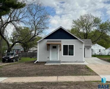 1212 S Wayland Ave Sioux Falls, SD 57103