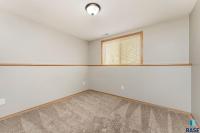 6020 S Kerry Ave 6020 Sioux Falls, SD 57106