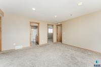 6020 S Kerry Ave 6020 Sioux Falls, SD 57106