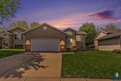 4909 S Dunlap Ct Sioux Falls, SD 57106
