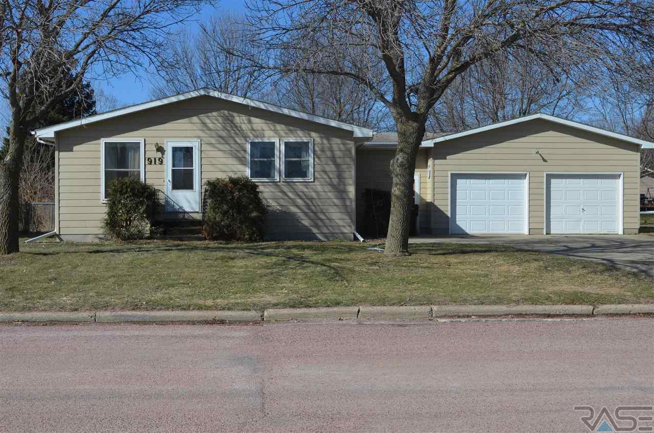 919 S. Academy St, Lennox SD, 57039 Under Contract in 1 Day.  Lynda Cook Broker / Owner EXIT Realty Sioux Empire