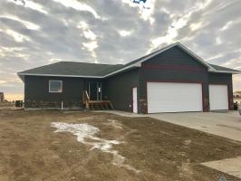 107 Spruce Ln, Canistota, SD 57012