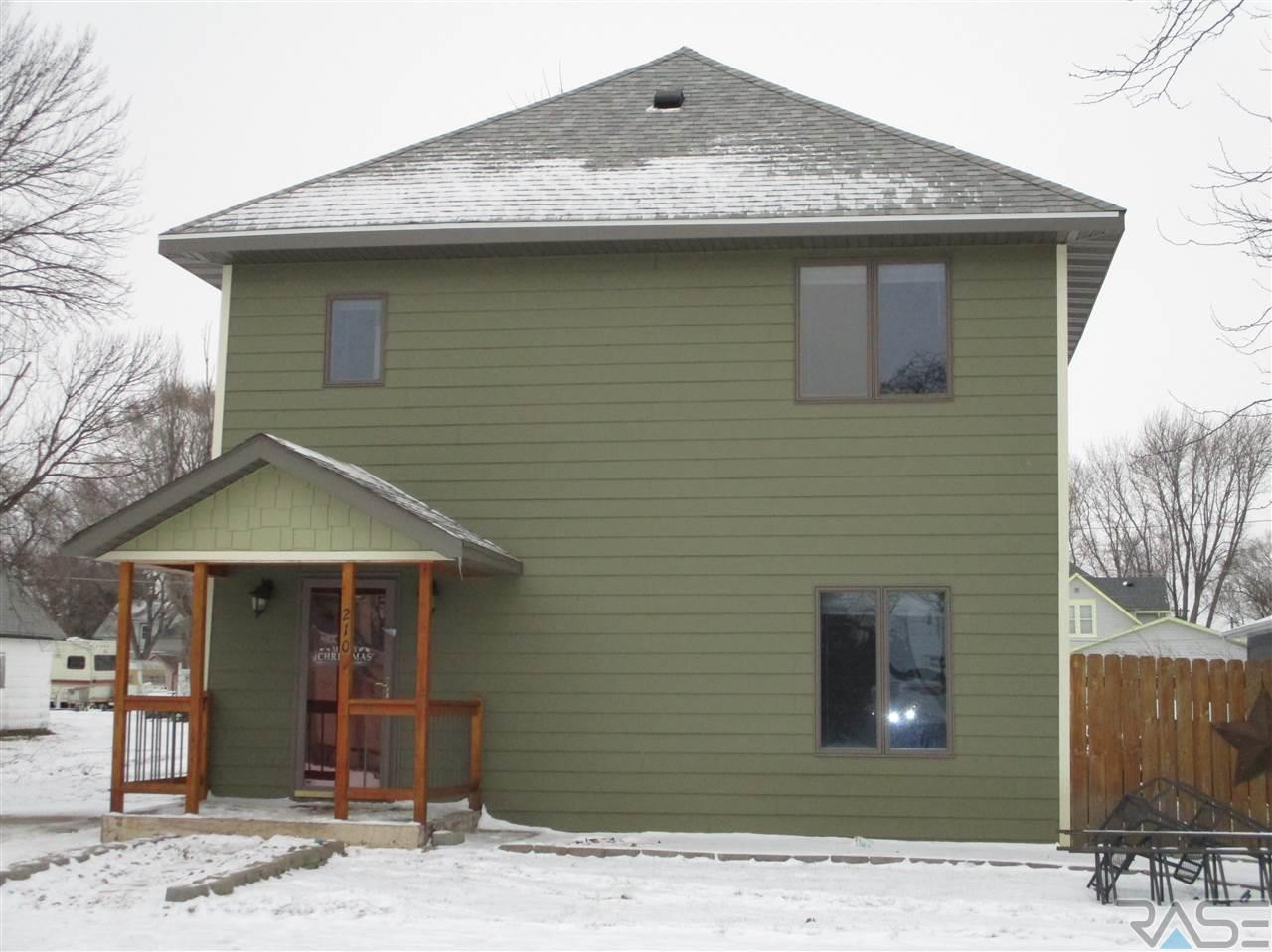 EXIT Realty Sioux Empire Lists 210 N 3rd Ave. Canistota, SD!