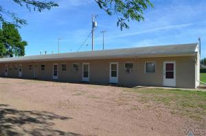 913 S Main St, Lennox, SD 57039