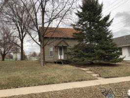 1246 E 21st St, Sioux Falls, SD 57105
