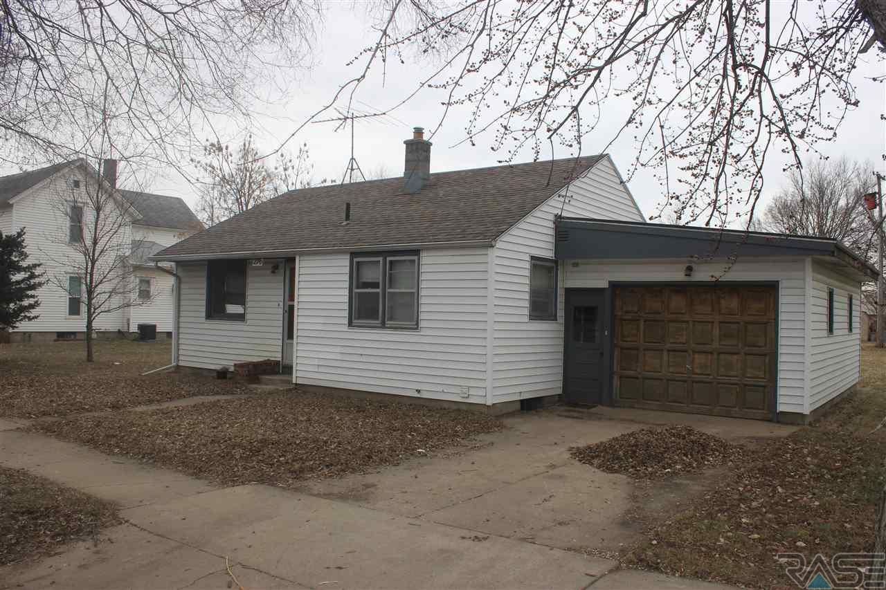 Home for sale in Parker, SD!