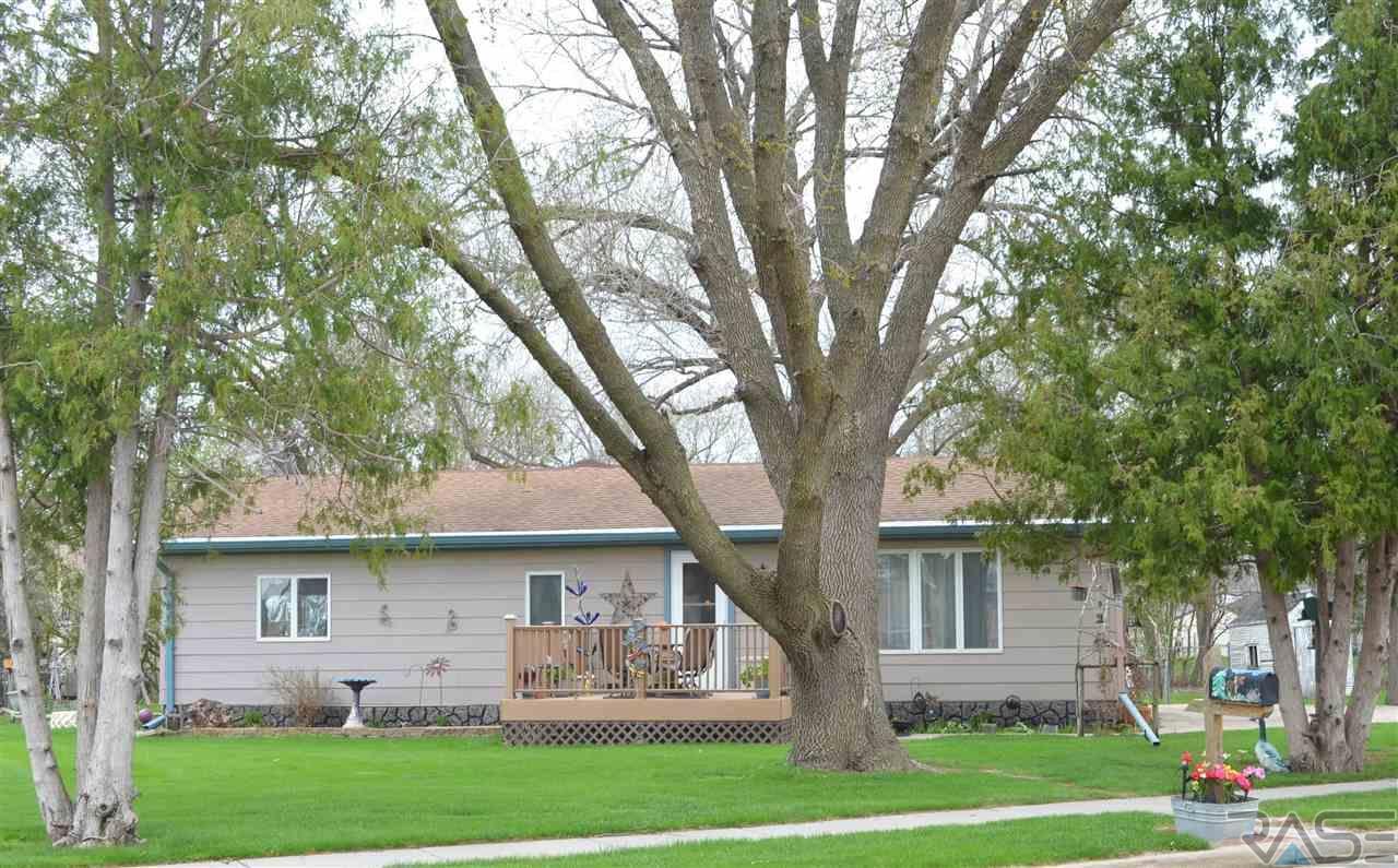 Are you looking for small town living just minutes from Sioux Falls?