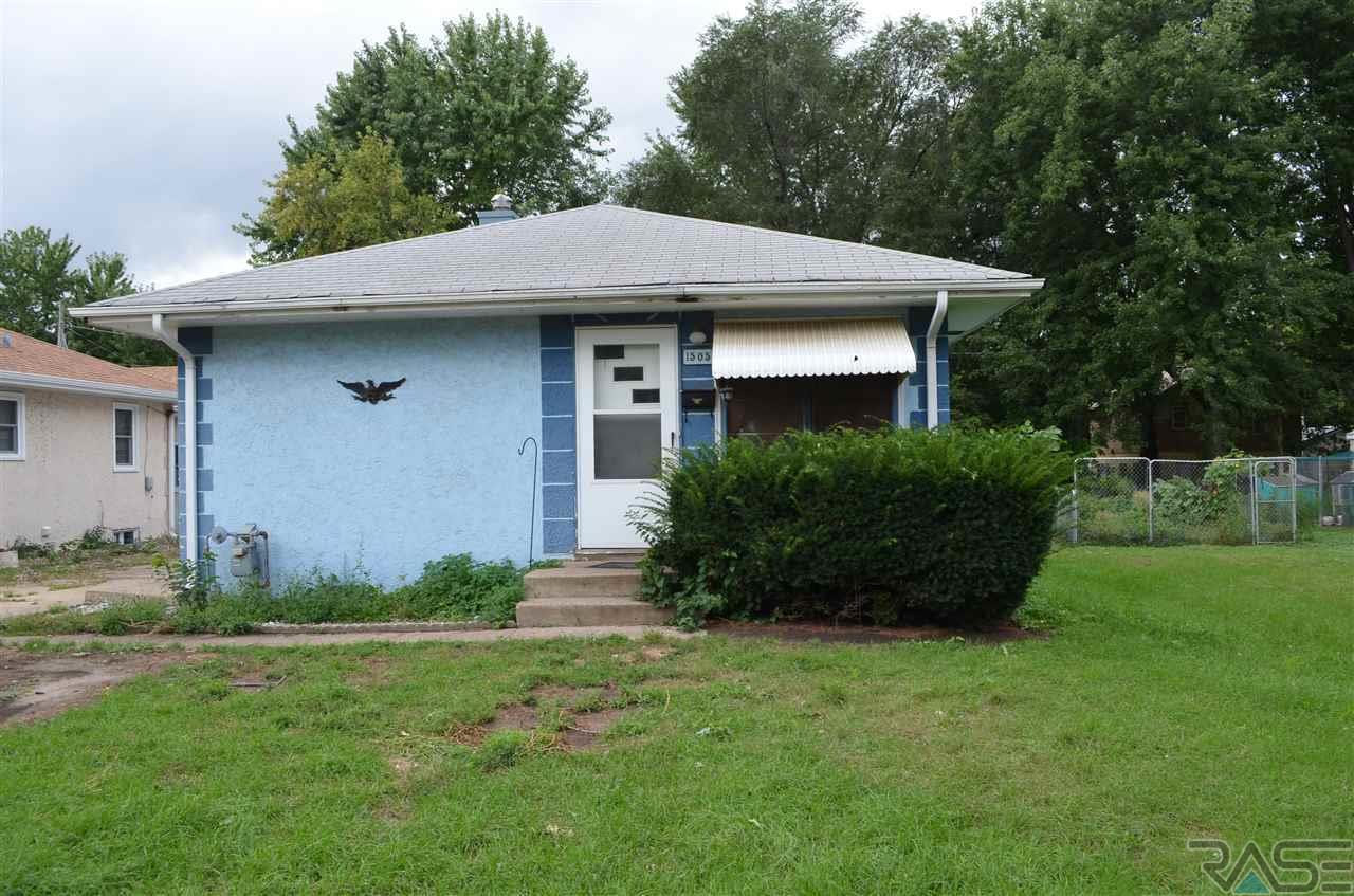 Great Investment! 2 bedroom, 1 bath just needs a little TLC!
