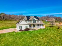 33451 Wolf Hill Road Mcarthur, OH 45651