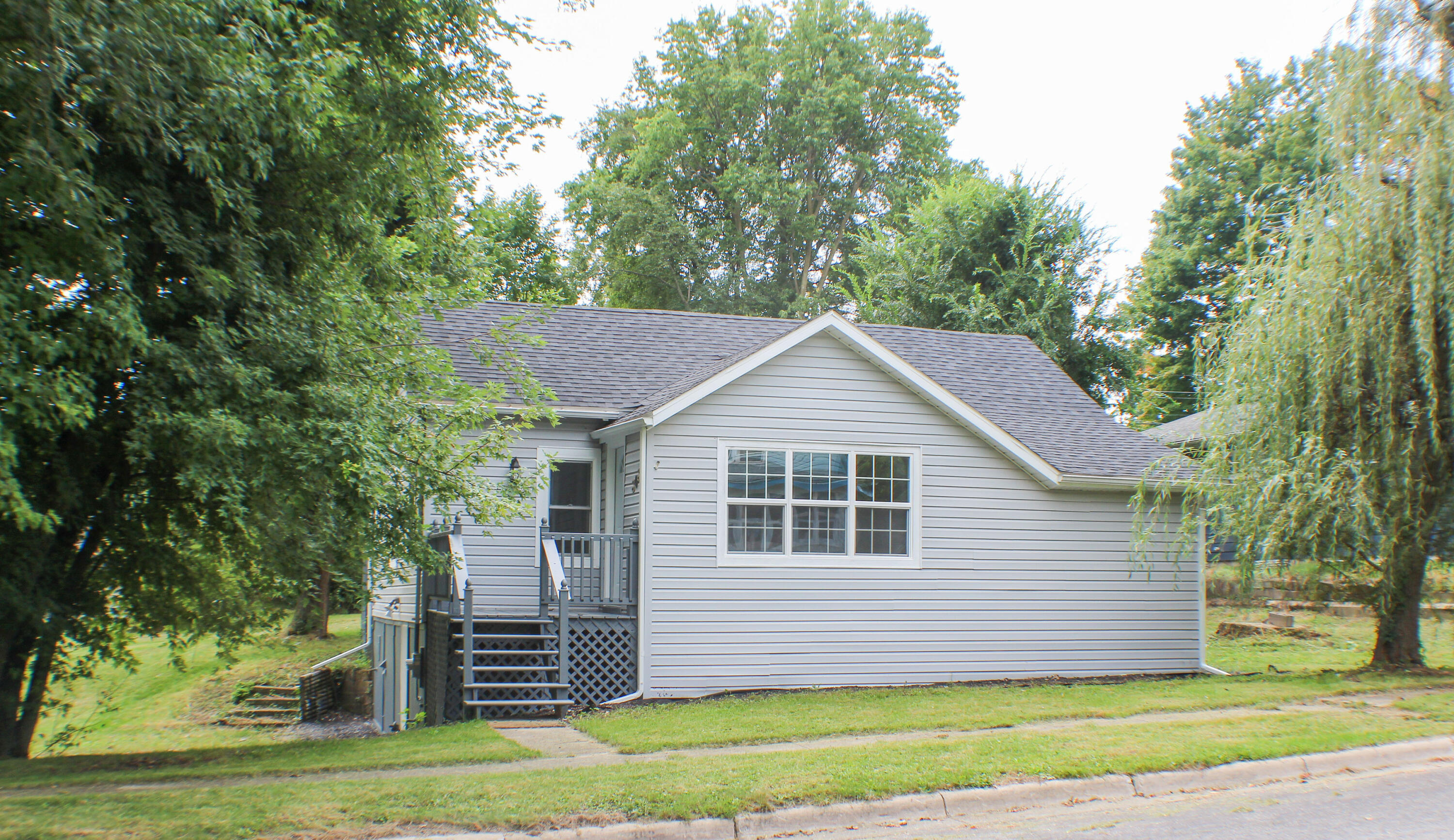 MLS 23134941 303 W Alexander Street Buchanan MI 49107